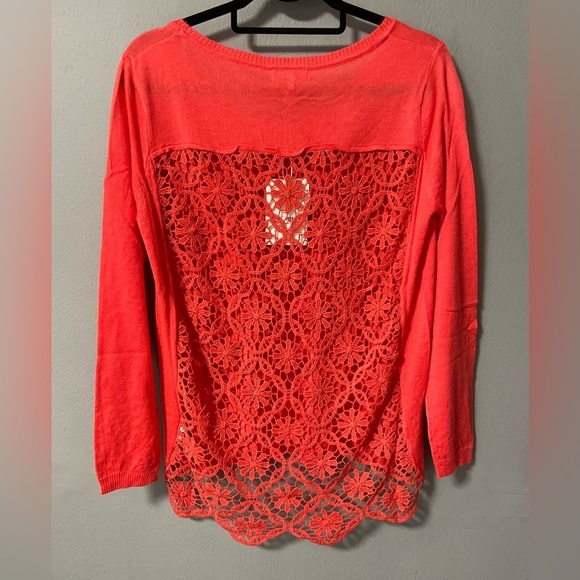 NWT Miracle Pink Crochet Back Long Sleeves Thin Knit Sweater. Size S/M - Picture 3 of 8